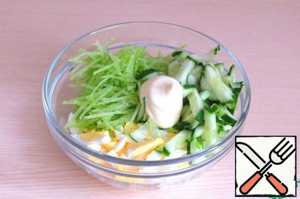 Put the salad ingredients in a bowl, add a small amount of mayonnaise and salt to taste.
