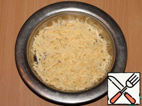 Grate the cheese on a coarse grater.