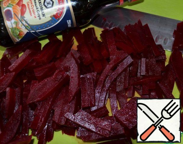 Pre- cook or bake beets.
Cut the beets into medium bars.