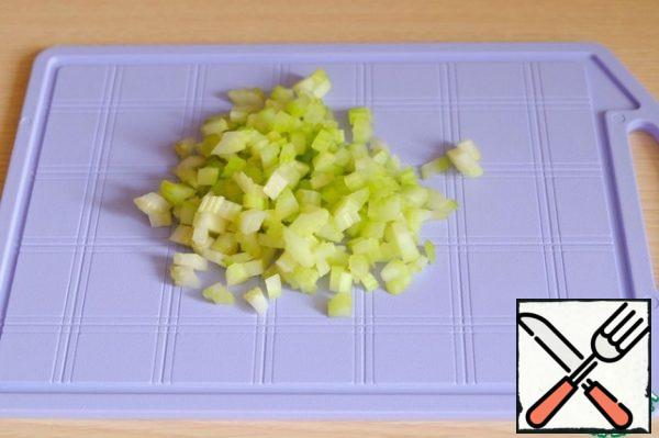 Cut the celery stalks into small cubes.
