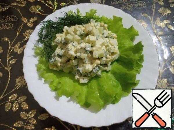 Finely chop the dill, add it to the cucumbers and eggs. Sprinkle with salt and pepper to taste, add the mayonnaise and stir. Let stand for 10 minutes and serve.