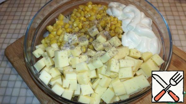 Cut the cheese into medium cubes. Pour into a bowl.
