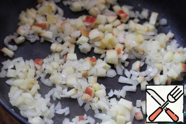 Fry over medium heat until soft, do not fry.