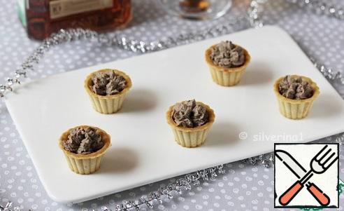 To serve the pate, you can put it in a beautiful container, or you can serve it in tartlets.