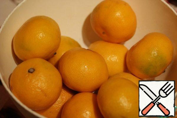 Wash the tangerines thoroughly, then peel them (do not throw them away!).
