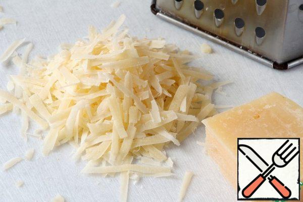 Half a Cup of rice is washed to clean water and boiled.
It is very important to use delicious savory cheese for this salad . The taste of the cheese directly depends on the taste of the entire salad.
Grate the cheese on a long grater.