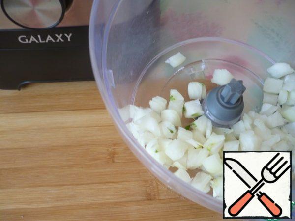 To prepare the dish, peel the onion and use a food processor to chop the onion into cubes.