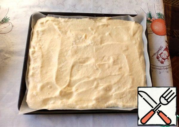 The baking sheet ( I have 24*28 cm) is covered with baking paper . I have checked paper, and I don't smear it. Pour the dough on a baking sheet , level.
Send the baking sheet in a preheated 180 *C oven for 12-15 minutes . Focus on your oven, do not over- dry.