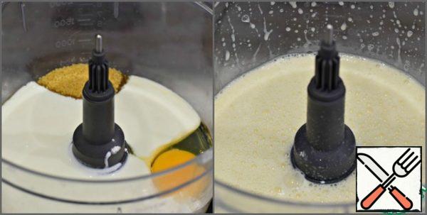 In the bowl of a food processor, beat an egg, add brown (or normal white) sugar, starch, and pour in natural yogurt.
Mix the ingredients until smooth.