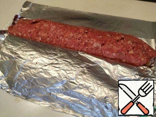 Carefully roll the minced meat into a roll using foil. Wrap in two layers of foil, and send either in the freezer or in a preheated oven.