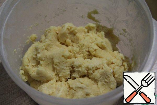 Mix everything for the dough (egg yolks, powdered sugar, flour with baking powder, oil) in a combine at low speed until smooth dough. Pour the milk according to the state of the test: 2 or 3 tbsp. Send in the cold for 20 minutes.