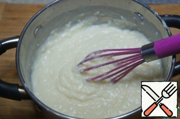 Put on a medium heat and cook until thick, stirring constantly. Leave overnight on the table to cool and thicken the cream.