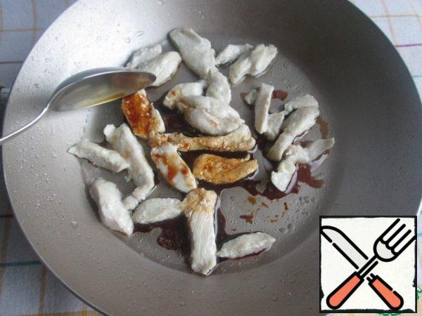Cut the chicken fillet into strips and fry.
Then add the soy sauce, and simmer under the lid until tender.