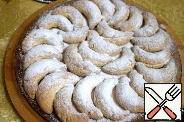 Cool, sprinkle generously with powdered sugar.