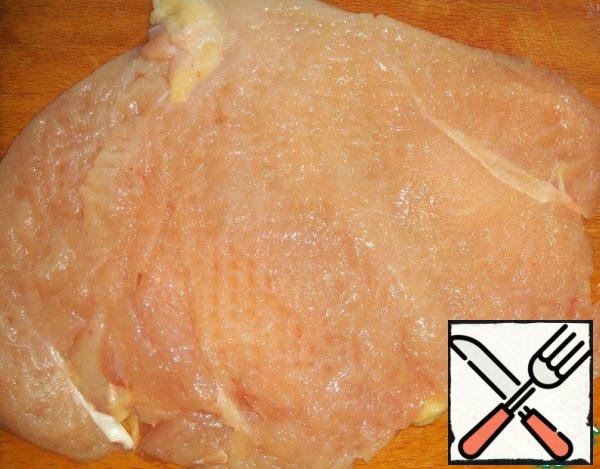 Cut the large chicken fillet lengthwise, without cutting it to the end. Open like a book and beat lightly so that the fillet has a thickness of 1 cm. Season with salt and pepper, rub with spices.