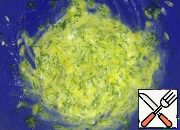 Mix the butter, crushed garlic and dill, add a pinch of salt.