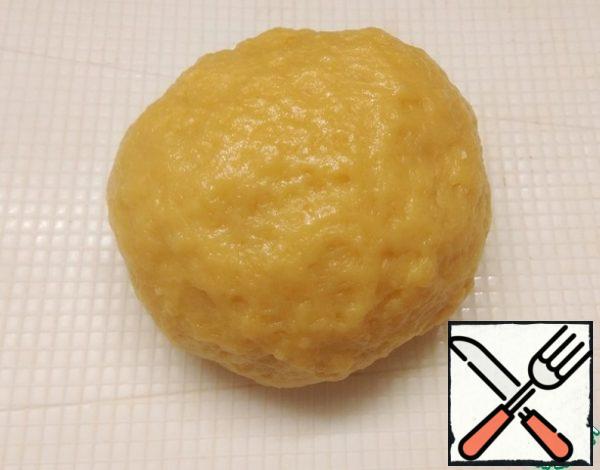 In a bowl, mix flour, salt and chopped cold butter. RUB your hands into crumbs.
Add the egg and water, knead the dough. Cover with plastic wrap and refrigerate for 20 minutes.