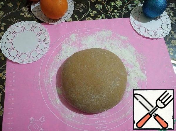 Remove from the heat, after 5 minutes add 200 g of flour, knead with a spatula until smooth. Then add 1 egg and stir. Then-gradually the remaining part of the flour and knead a very pleasant, soft dough. The amount of flour can be a little more or a little less.