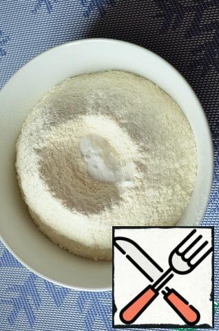 Sift the flour and mix with the baking soda.
P.S.: if the test uses a fermented milk product - kefir, fermented baked milk, yogurt, even whey, etc. - you do not need to extinguish the soda .