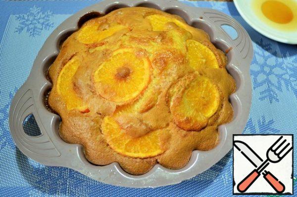Put in the oven and bake for 45-50 minutes at 180-190 degrees,
until "dry matches".
Mix the tangerine juice and the remaining brown sugar.