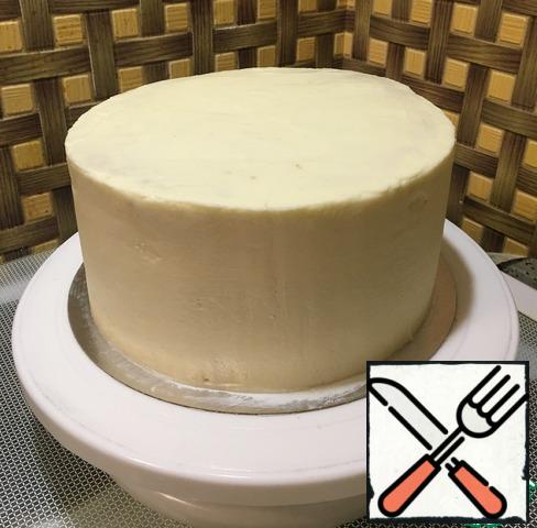 To align the cake, prepare the cheese cream in oil.
Beat the butter with powdered sugar, add the cream cheese and flavoring, and beat until ready.
Then align the top and sides of the cake with the cream.