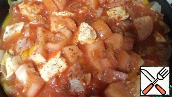 Add garlic and tomato, coarsely diced. Keep on low heat for another 2-3 minutes.