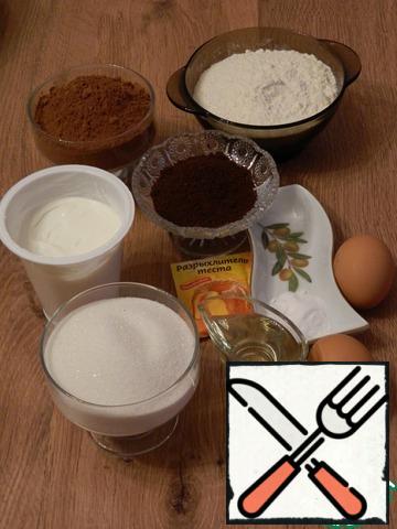 Prepare the necessary products for the cake.