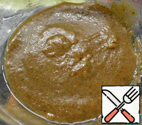 Soak the flax (this is a substitute for an egg), pour in the vegetable oil and sugar. Whip.
