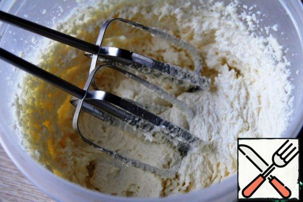 Beat butter at room temperature , sugar, vegetable oil and vanilla extract until light and fluffy.