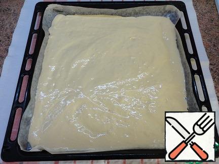 Put one of the paper forms on a baking sheet and grease with vegetable oil. Pour the dough into it , flatten and bake for 10 minutes at a temperature of 180*.