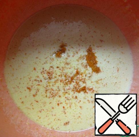 Add the zest from one orange to the yolk-sugar mass.