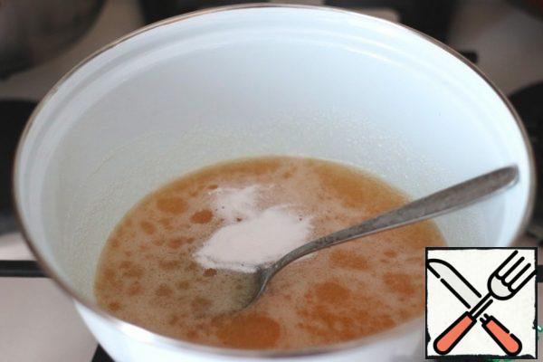 Combine sugar (1 Cup) and honey (1 Cup) in a bowl . Put the mixture on a slow fire. As soon as small bubbles form on the surface, add baking soda (1 teaspoon).