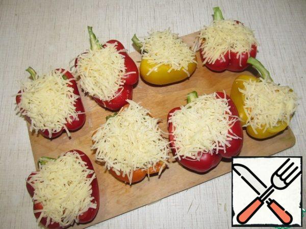 Grate the cheese on a fine grater and sprinkle the peppers.