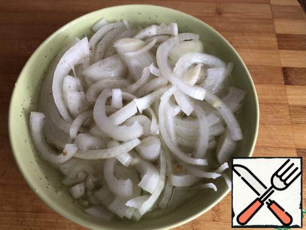 Marinate the onion in Apple cider vinegar for 20 minutes.