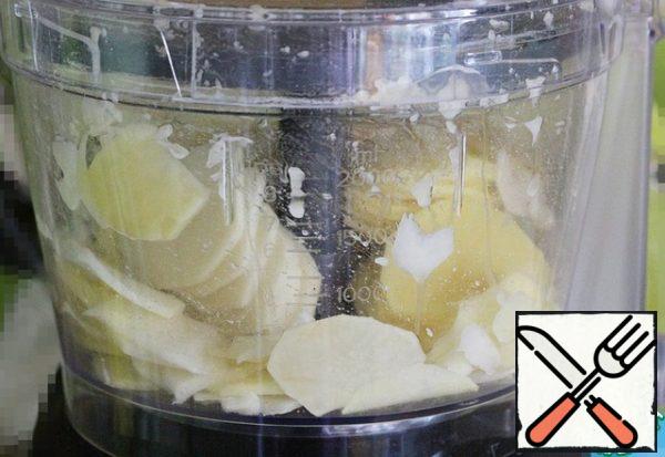 Cut into thin slices using a chopper in a food processor.