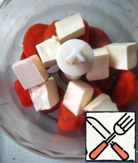 For the filling, combine pieces of melted cheese and pre- cooked and cooled carrots in the bowl of a blender.