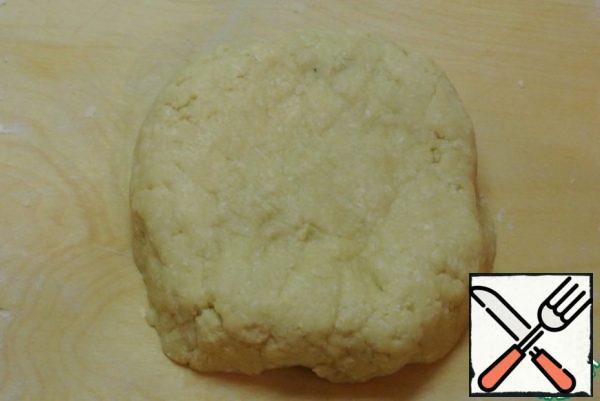 Knead the dough. We put it in the refrigerator for 30-40 minutes.