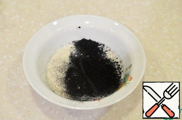 Crumble the charcoal tablets and dissolve them in kefir. In order for the pancakes to be black, not gray, you need to dissolve the tablets in liquid. If you add them, for example, to flour when kneading dough, the pancakes will be gray.