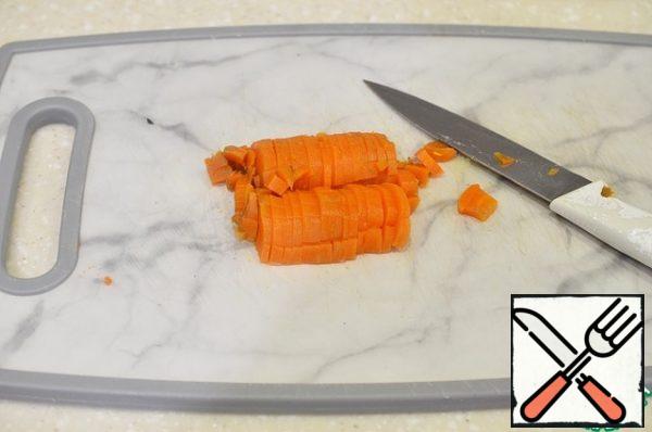 Cut the carrots into small cubes.