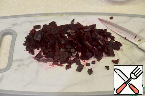 Cut the beets into small cubes.