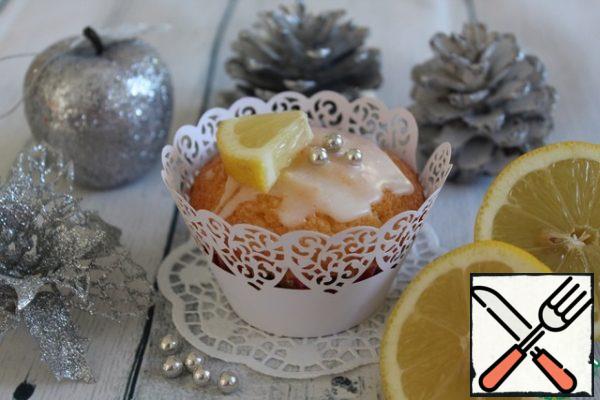 For the glaze - squeeze the juice from half a lemon, add powdered sugar and mix well with a whisk. if you want the glaze to get thicker, add another tablespoon of powdered sugar.

Enjoy your meal!