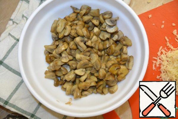 fry in butter until tender. Do not fry for a long time, this type of mushroom is prepared quickly.