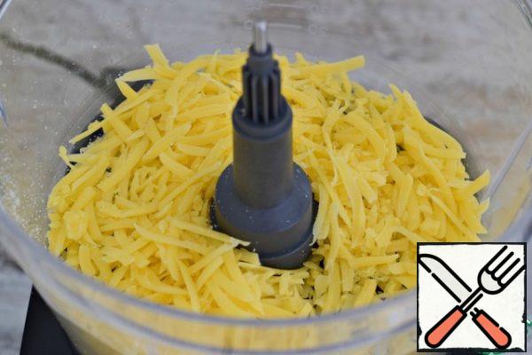 Grate the cheese on a coarse grater.