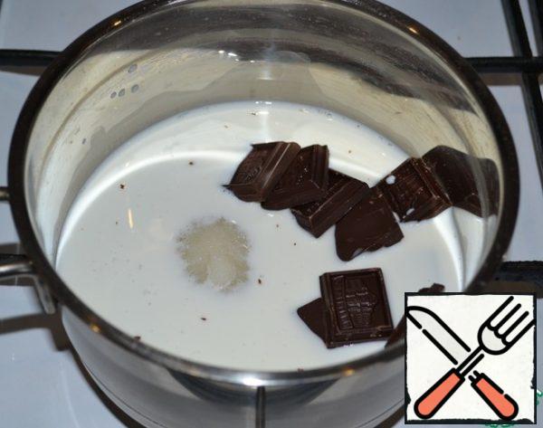 Prepare a chocolate custard: pour 100 ml of milk into a saucepan, add 6 tablespoons of sugar, add the broken 60 g of dark chocolate.
