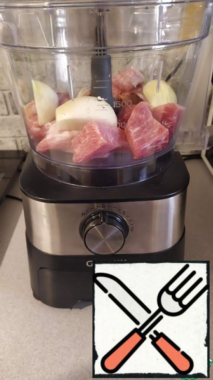 For the filling: in a food processor , mince the pork, beef and onion.