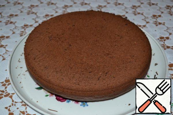 Place the cooled biscuit on a platter, remove the baking paper.