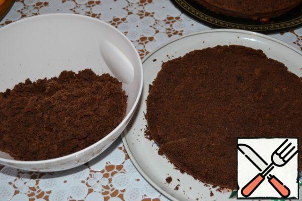 Carefully cut into three cakes. One of these cakes should be slightly thinner. It should be crushed into crumbs.