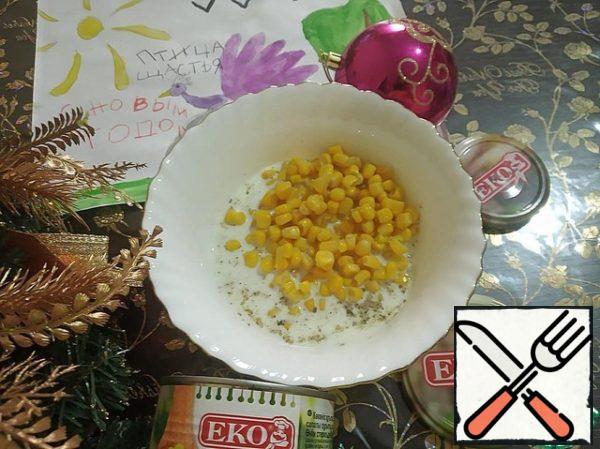 Add the washed and dried canned corn to the milk and mix.