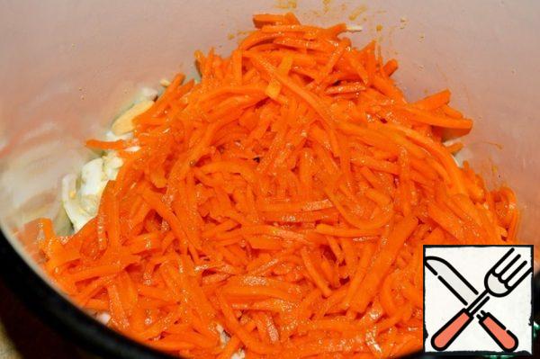 Add the finished carrots in Korean.