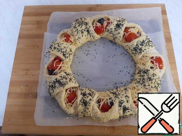 Brush with yolk and sprinkle with sesame seeds. Bake at 180 degrees for 30 minutes.